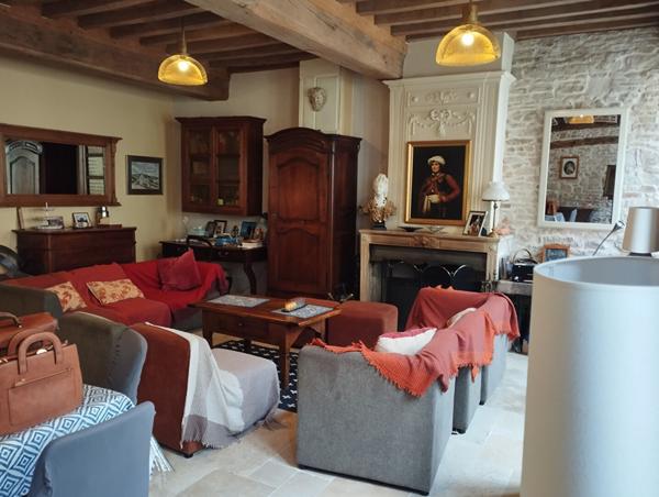 Maison Bourguignonne d'exception de 249 m2 - Un bien rare. Cette demeure offre de nombreuses possibilités - Gites - Maison Familiale - au Coeur du centre ville de Tournus