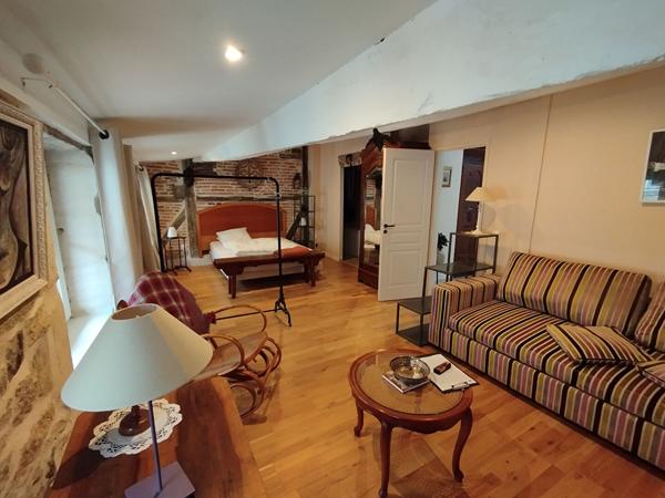 Maison Bourguignonne d'exception de 249 m2 - Un bien rare. Cette demeure offre de nombreuses possibilités - Gites - Maison Familiale - au Coeur du centre ville de Tournus