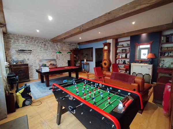 Maison Bourguignonne d'exception de 249 m2 - Un bien rare. Cette demeure offre de nombreuses possibilités - Gites - Maison Familiale - au Coeur du centre ville de Tournus