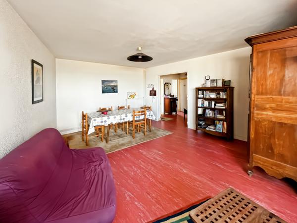 Appartement
         3 pièces
        - 65 m² 287 000 € *