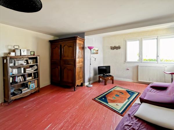 Appartement
         3 pièces
        - 65 m² 287 000 € *