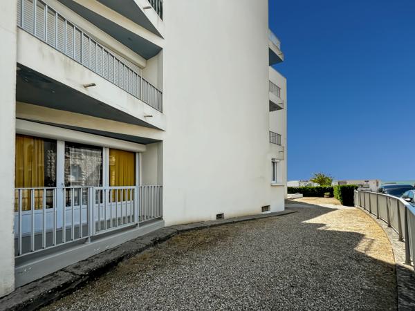 Appartement
         3 pièces
        - 65 m² 287 000 € *