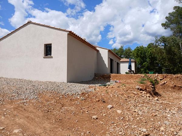 Maison neuve en RE2020 de 148.55 m2 sur 1200m² de terrain avec vue sur les collines - Montfort Sur Argens