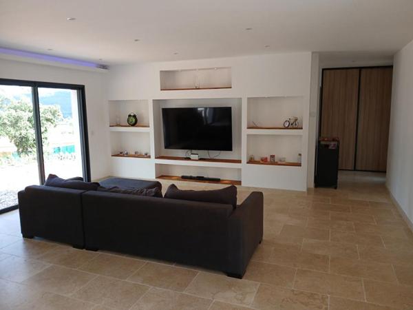 Maison neuve en RE2020 de 148.55 m2 sur 1200m² de terrain avec vue sur les collines - Montfort Sur Argens