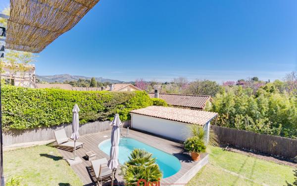 Maison à vendre    3 pièces •  Marseille 12