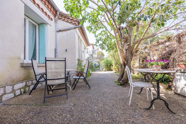 Montpellier (34000) T3 au Beaux-Arts – Lumière, volumes et garage !