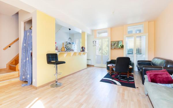 Immeuble à vendre    6 pièces •  Larrivière-Saint-Savin