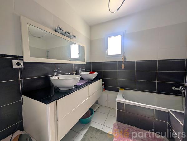 Vente
                Maison88 m² - 4 Pièces -
                    BARAQUEVILLE (12160)