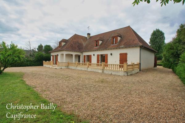 Maison traditionnelle , 5 chambres, sur 5000 m² de terrain.