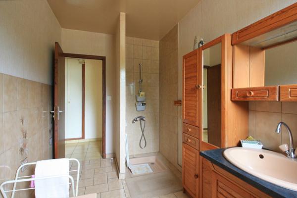 Maison traditionnelle , 5 chambres, sur 5000 m² de terrain.