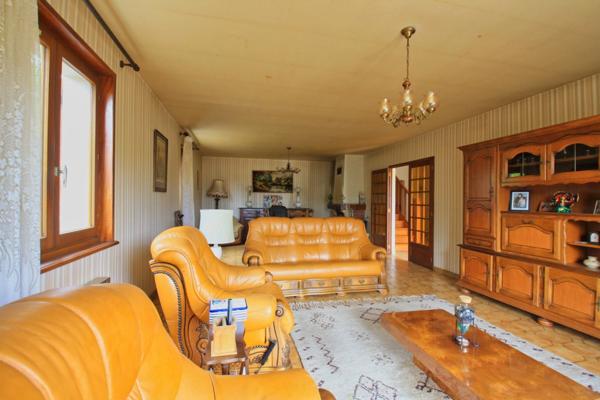 Maison traditionnelle , 5 chambres, sur 5000 m² de terrain.