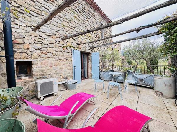 MAISON de 142 m2 au coeur d'un château