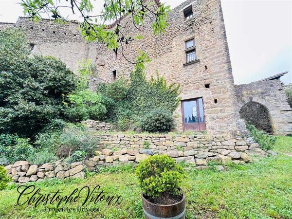 MAISON de 142 m2 au coeur d'un château