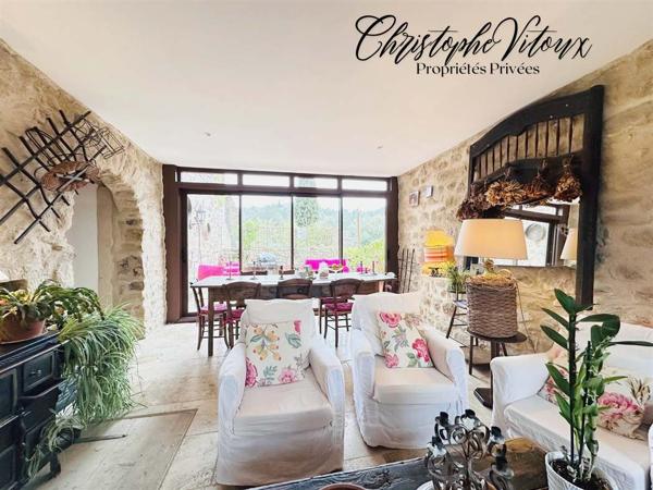 MAISON de 142 m2 au coeur d'un château