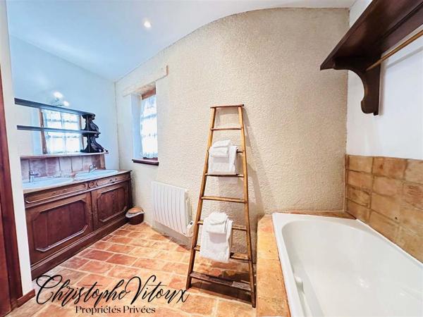 MAISON de 142 m2 au coeur d'un château