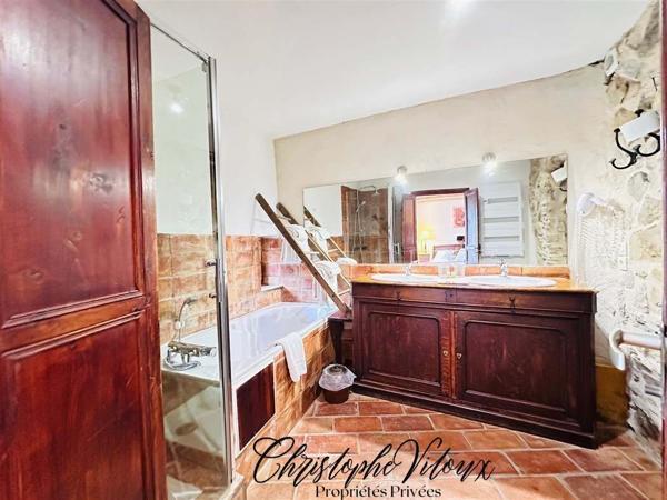 MAISON de 142 m2 au coeur d'un château