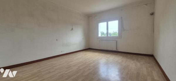 MAISON 3CH - 2 GARAGES - TERRAIN 16590 M2