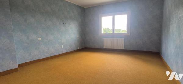 MAISON 3CH - 2 GARAGES - TERRAIN 16590 M2