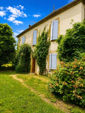 Maison
         10 pièces
        - 306 m² Bien prestige 432 000 € *