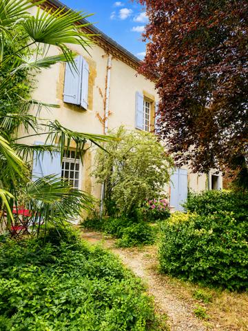 Maison
         10 pièces
        - 306 m² Bien prestige 432 000 € *