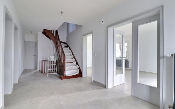 Maison à louer    7 pièces • 170 m2 Fegersheim