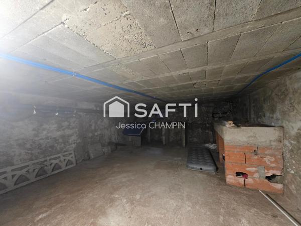 Appartement RDC avec deux accès et cour à 2mins a pied du centre ville