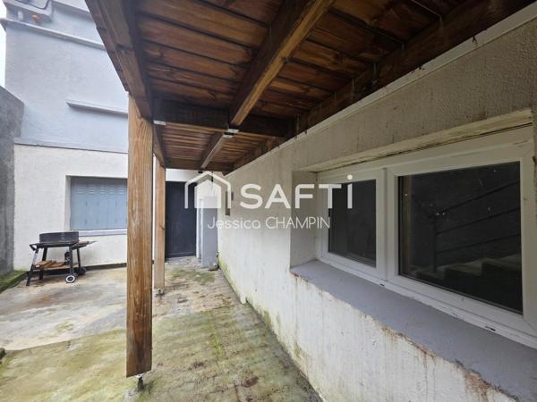 Appartement RDC avec deux accès et cour à 2mins a pied du centre ville