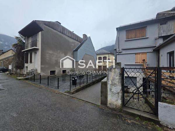 Appartement RDC avec deux accès et cour à 2mins a pied du centre ville