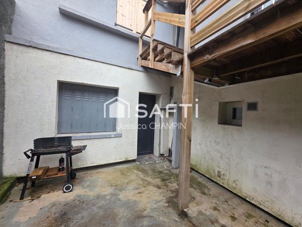 Appartement RDC avec deux accès et cour à 2mins a pied du centre ville