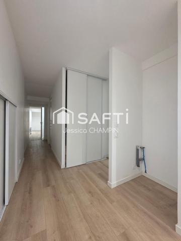 Appartement RDC avec deux accès et cour à 2mins a pied du centre ville