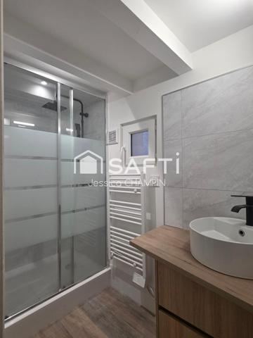 Appartement RDC avec deux accès et cour à 2mins a pied du centre ville