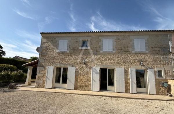 HIERSAC - MAISON EN PIERRE - 7 PIECES