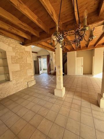 HIERSAC - MAISON EN PIERRE - 7 PIECES