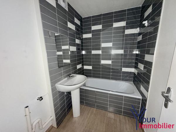 Appartement à vendre, 3 pièces - Décines-Charpieu 69150