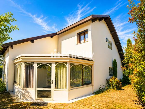 Maison
         6 pièces
        - 143 m² Exclusivité