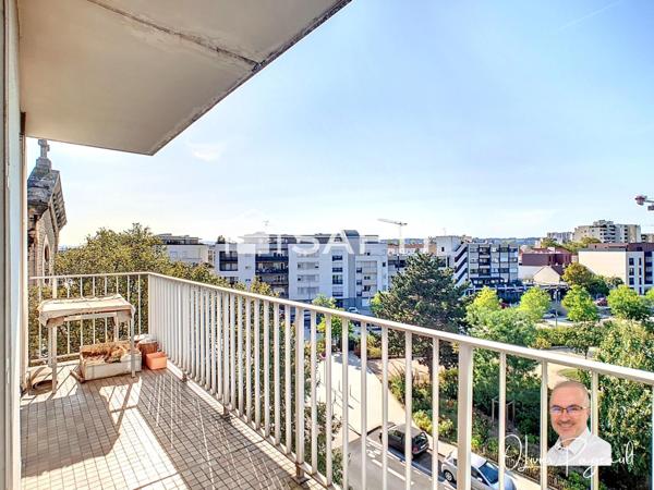 T3 bis traversant avec balcon sans vis-à-vis