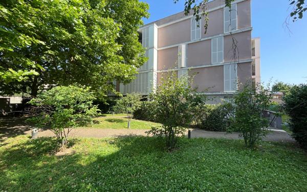 Appartement à vendre    2 pièces •  Meyzieu