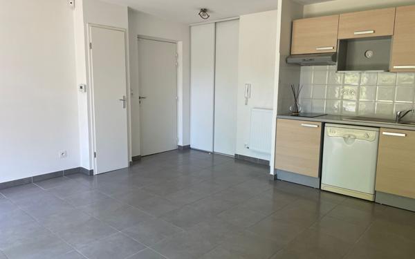 Appartement à vendre    2 pièces •  Meyzieu