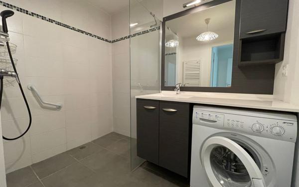 Appartement à vendre    2 pièces •  Meyzieu