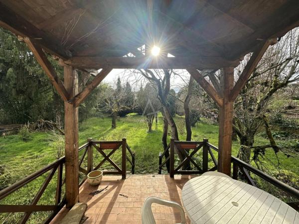 Jolie maison de village 3/4 chambres avec grand jardin et garage