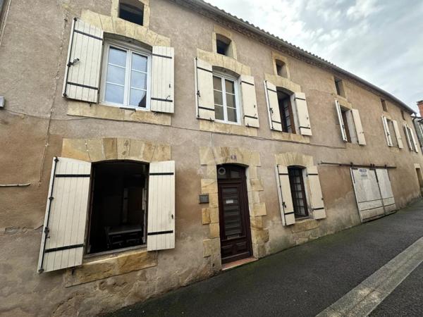 Jolie maison de village 3/4 chambres avec grand jardin et garage