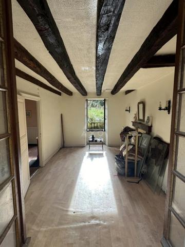 Jolie maison de village 3/4 chambres avec grand jardin et garage