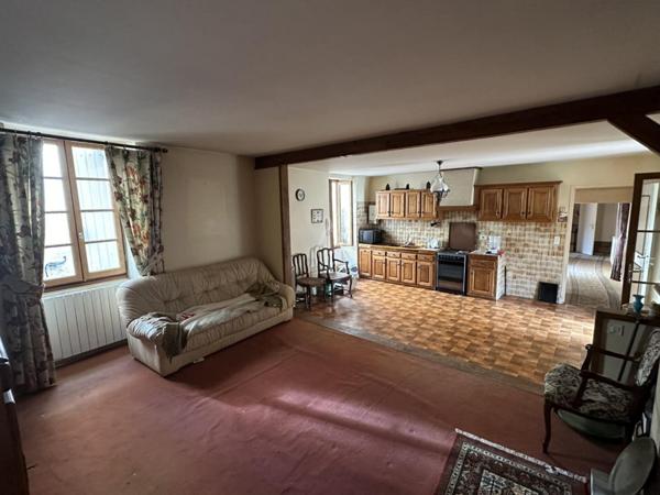 Jolie maison de village 3/4 chambres avec grand jardin et garage