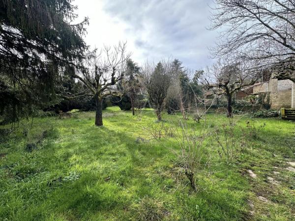 Jolie maison de village 3/4 chambres avec grand jardin et garage