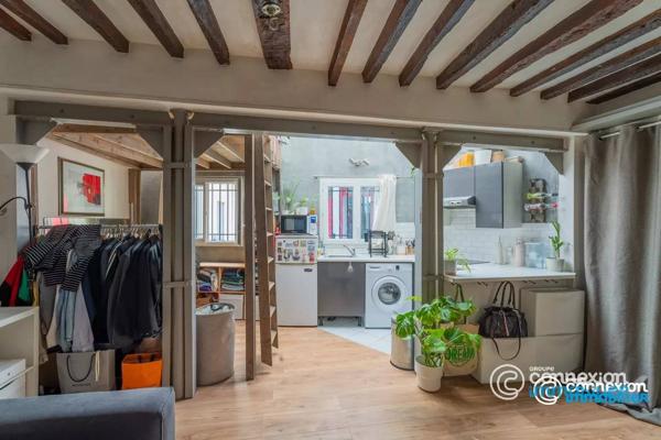 Studio avec poutres apparentes