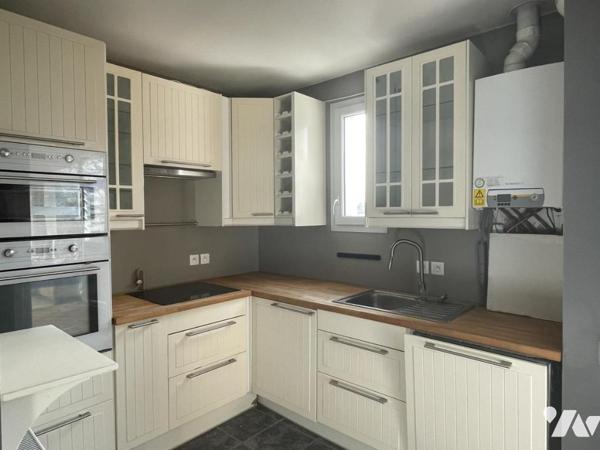 LILLE - rue de l'Asie -  Type 3 avec balcon et parking