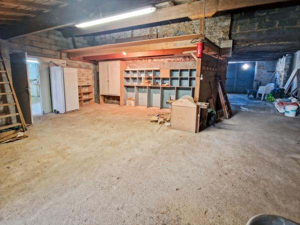 Maison à vendre 12 pièces BRIZAMBOURG (17)- Ensemble immobilier- 2 maisons, jardin- garage