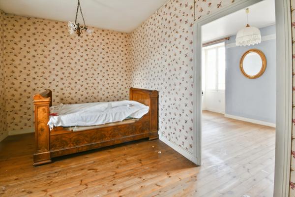 Maison à vendre 12 pièces BRIZAMBOURG (17)- Ensemble immobilier- 2 maisons, jardin- garage