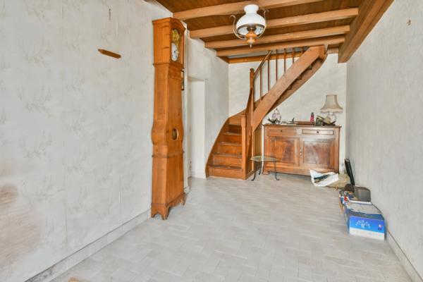 Maison à vendre 12 pièces BRIZAMBOURG (17)- Ensemble immobilier- 2 maisons, jardin- garage
