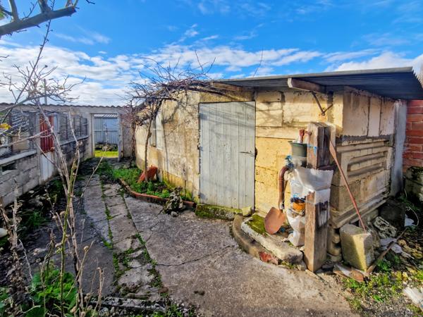 Maison à vendre 12 pièces BRIZAMBOURG (17)- Ensemble immobilier- 2 maisons, jardin- garage